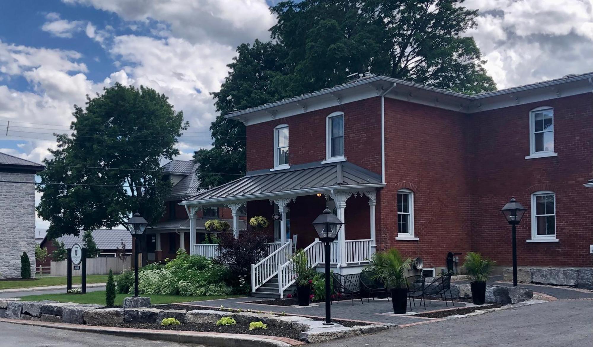 Auberge Glengarry Inn, The Mystic Glen Robertson Екстер'єр фото